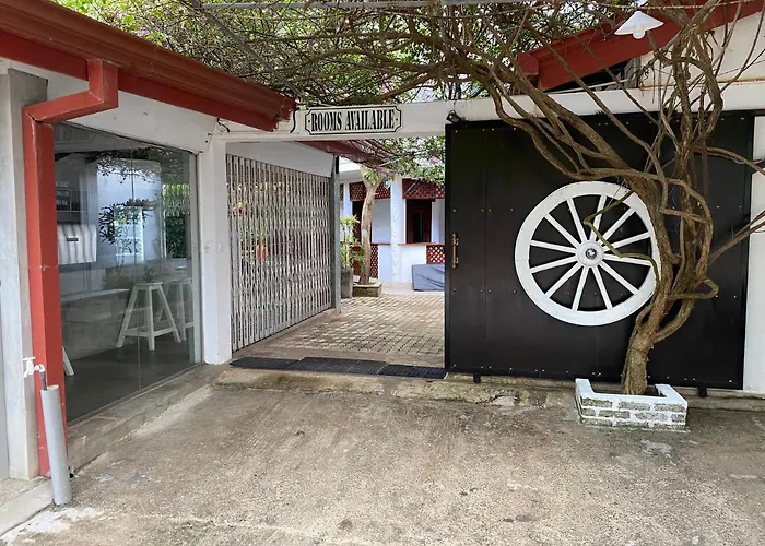 Una Beach Hotel & Olu Cafe